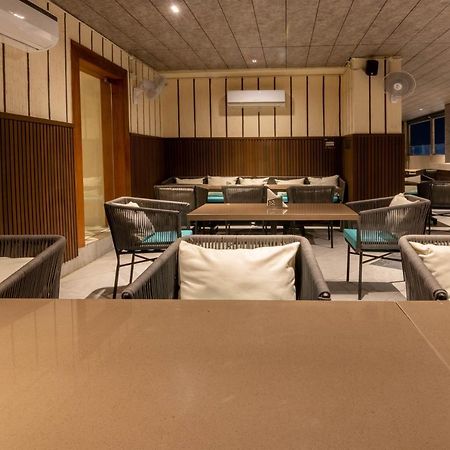 Hotel Bay Laurel Retreat Faridabad Bagian luar foto