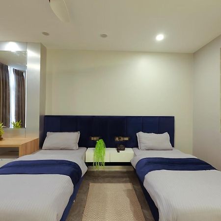 Hotel Bay Laurel Retreat Faridabad Bagian luar foto