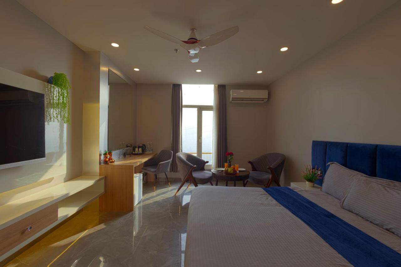 Hotel Bay Laurel Retreat Faridabad Bagian luar foto