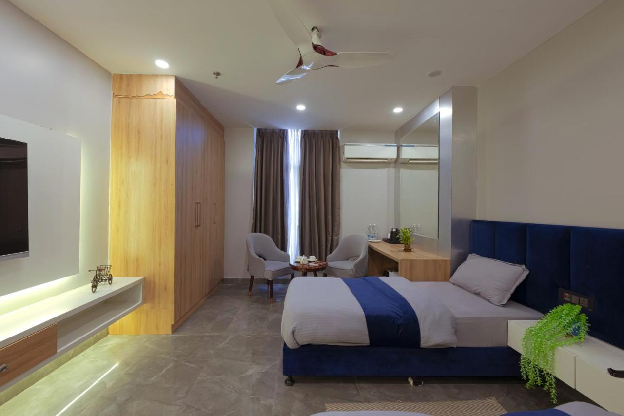 Hotel Bay Laurel Retreat Faridabad Bagian luar foto