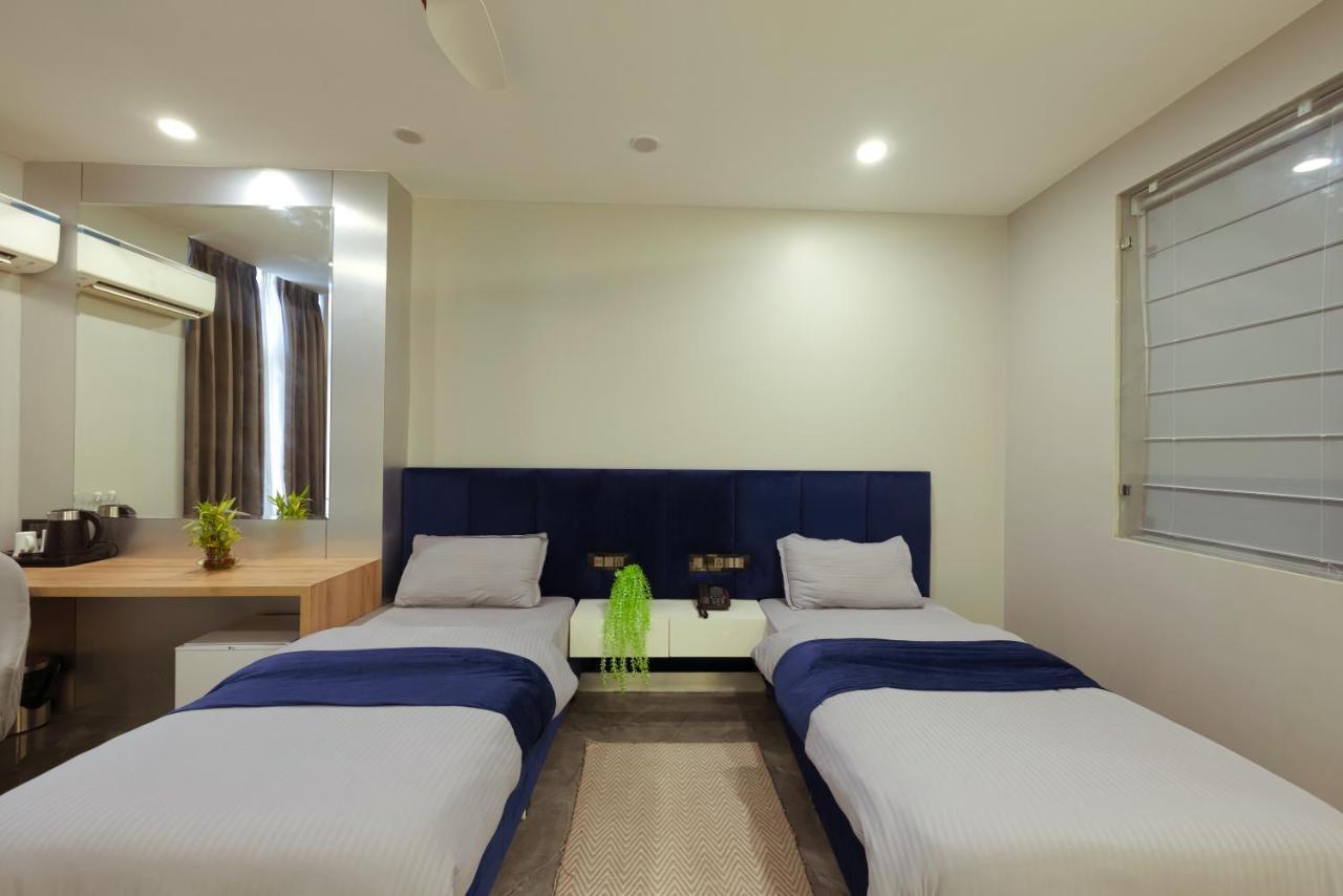 Hotel Bay Laurel Retreat Faridabad Bagian luar foto