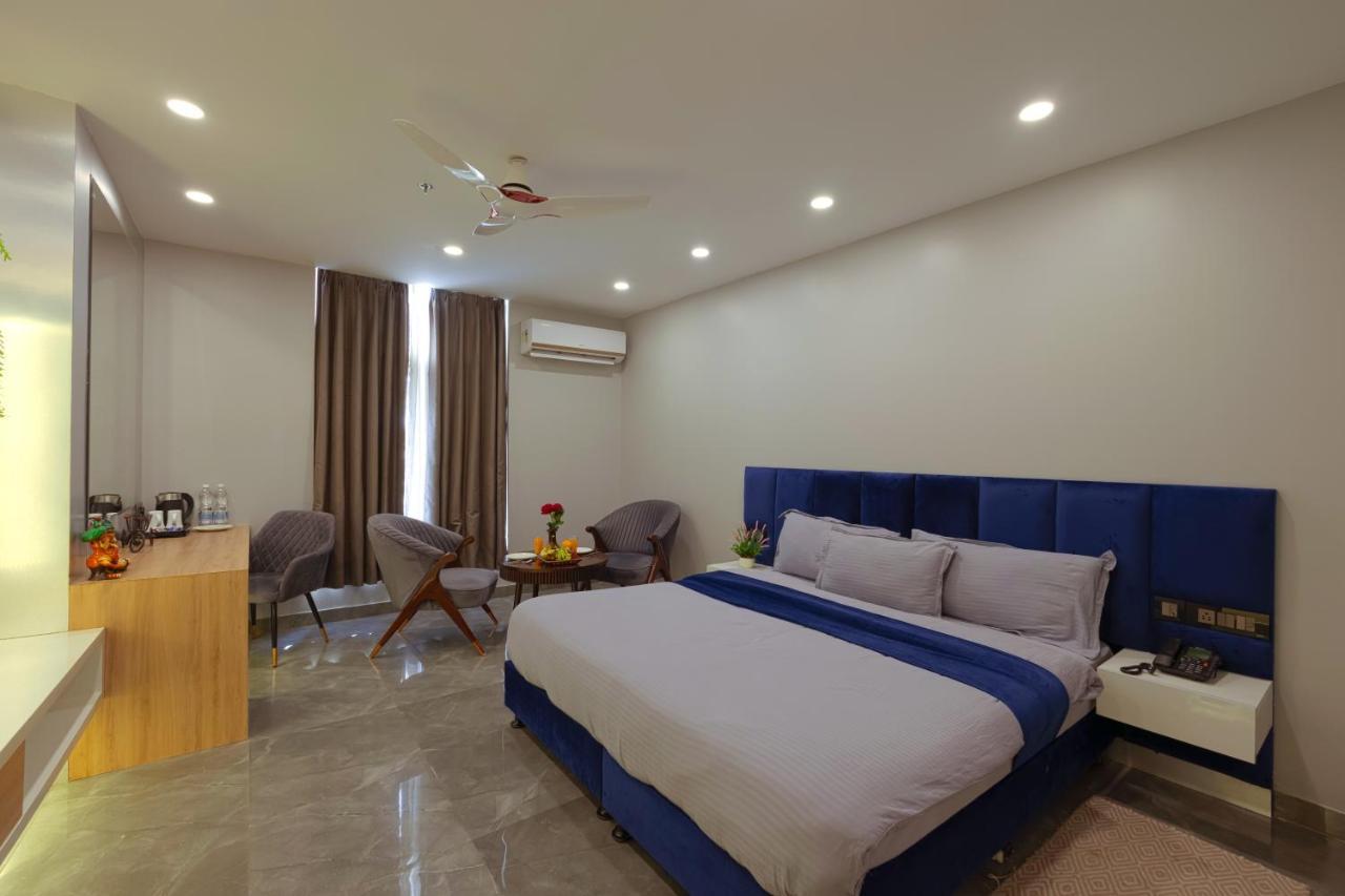 Hotel Bay Laurel Retreat Faridabad Bagian luar foto