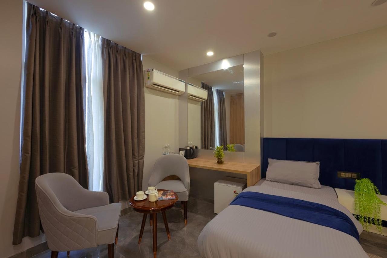 Hotel Bay Laurel Retreat Faridabad Bagian luar foto