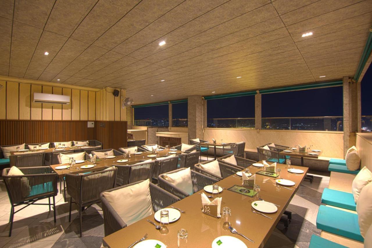Hotel Bay Laurel Retreat Faridabad Bagian luar foto