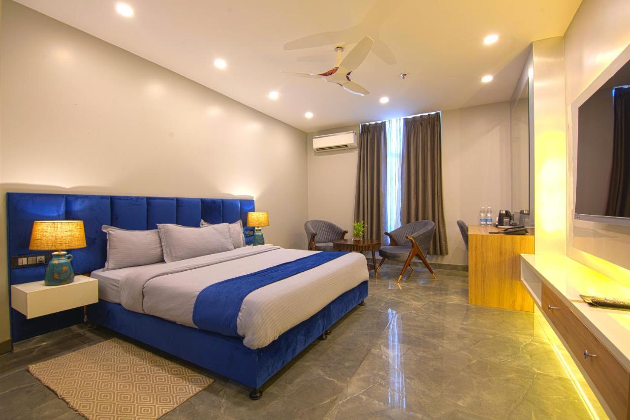 Hotel Bay Laurel Retreat Faridabad Bagian luar foto